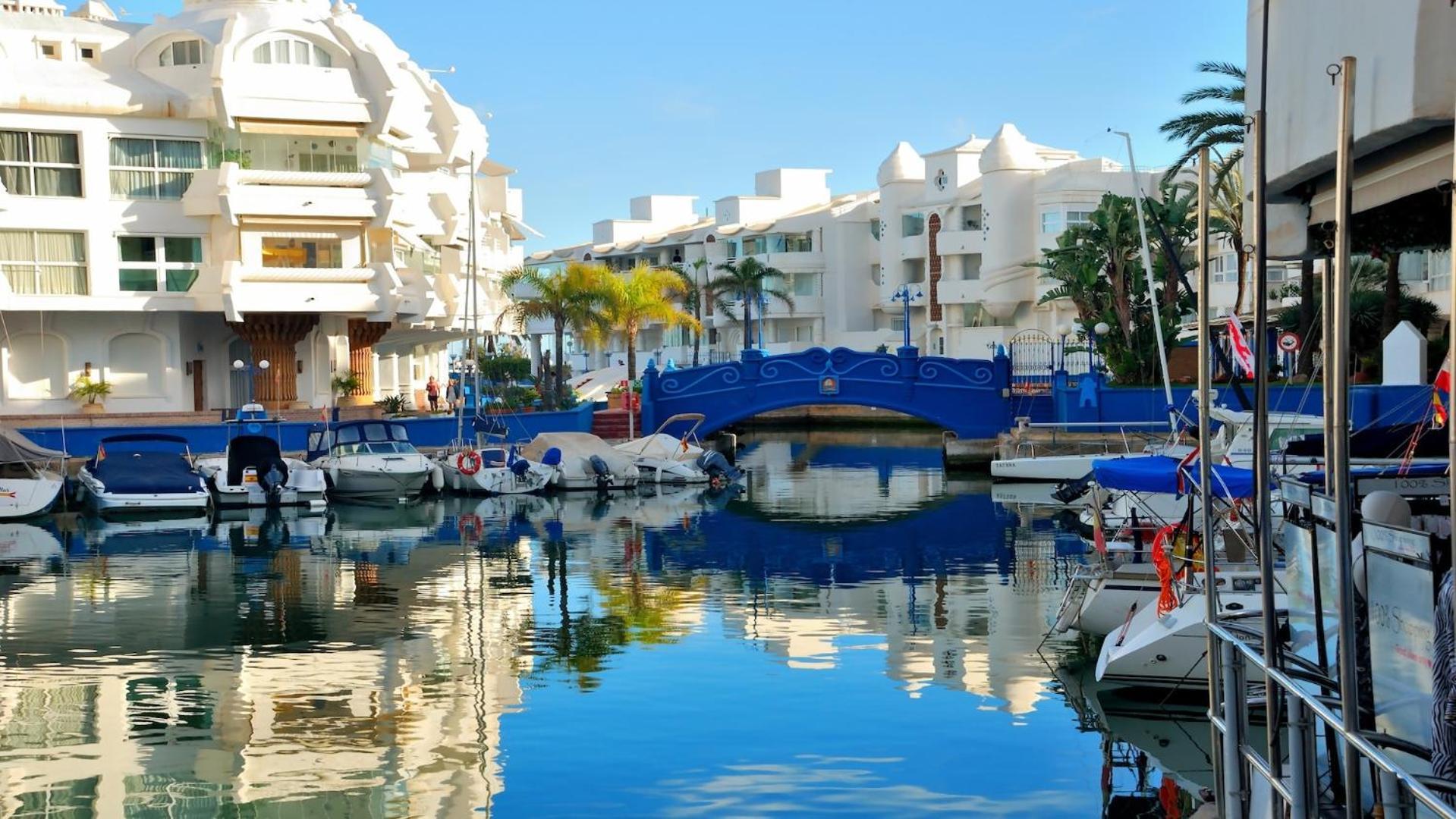 Vivienda Cronos Golf * Benalmádena